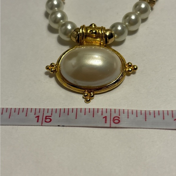 Vintage Sutton Hoo Gold Plated Faux Pearl Necklace 17” - Picture 10 of 10